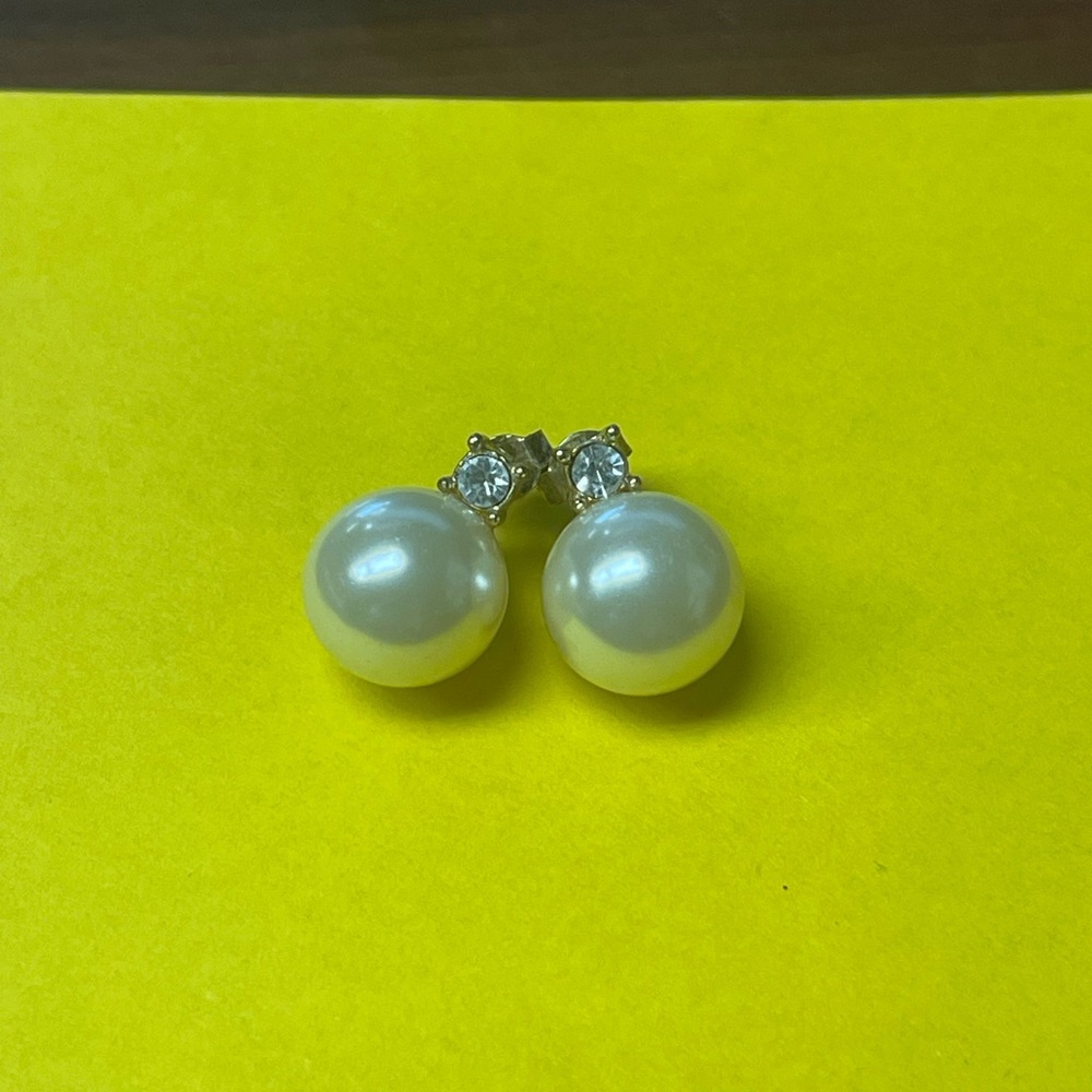 Pearl Earrings- Gold base/with Diamond
